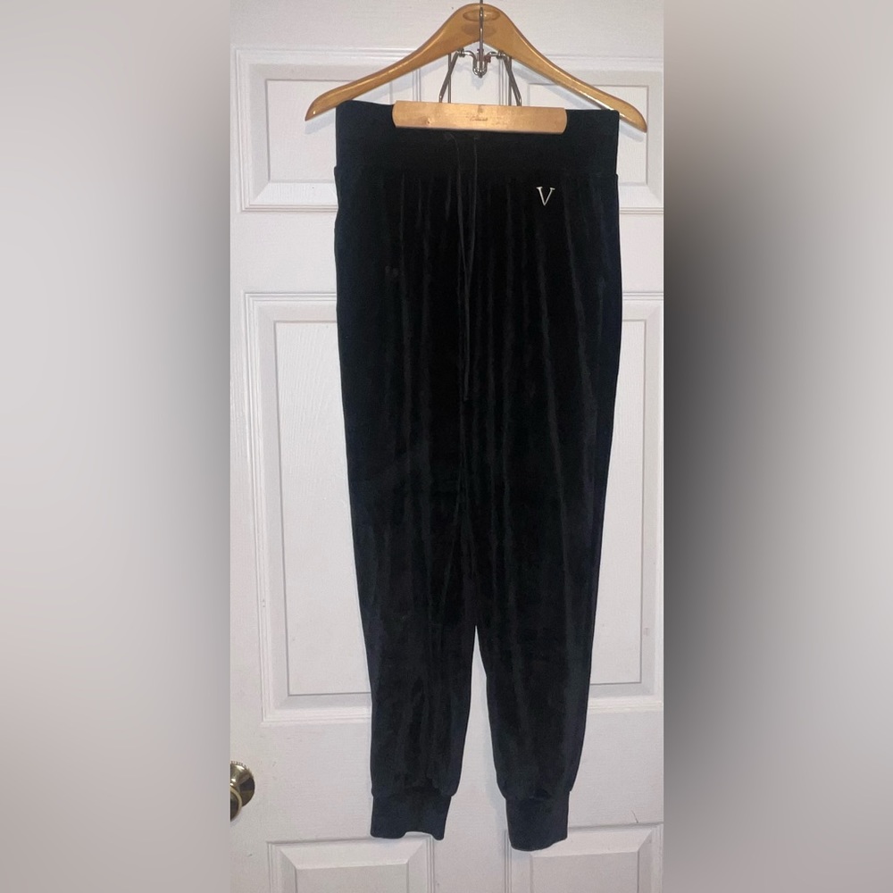 Victoria’s Secret Solid Black Velour joggers Size Medium GUC